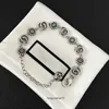 Pulsera de diseño Pulseras de diseño de lujo para mujer Pulsera de flores con letras de plata Tendencia de la moda Pulsera fresca Hombres Joyería clásica Regalo de aniversario Bonito