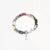 Bracciale a catena Paradise multicolore di stile di moda Bracciale da uomo Hardware di colore nero inciso V Iniziali con ciondolo a forma di fiore Smalto Cry253L