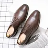 Nouveaux hommes Oxford chaussures en cuir de haute qualité Brogue bureau d'affaires mâle confortable robe en cuir chaussures de fête de mariage pour les garçons robe de soirée bottes 38-46