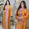 Etniska kläder 2023 muslimsk klänning vår sommar modestil kvinnor långärmad v-ringning polyester tryck orange abaya