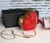 Bolsos de noche Bolso de mano de cristal con forma de corazón rojo, bolso de fiesta de metal para mujer, bolso de boda con diamantes en forma de corazón 88167 230918