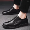 Scarpe eleganti Primavera In pelle nera Abbigliamento formale da lavoro da uomo Abito da uomo a punta con fondo britannico morbido e casual