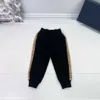 Tuta da bambini di marca con cerniera, felpe con cappuccio autunno ragazzo ragazza felpa con cappuccio casual set di due pezzi logo per bambini abiti firmati felpe con cappuccio a maniche lunghe abbigliamento pantaloni della tuta pantaloni set