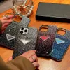 BLING GLITTER Telefonfodral för iPhone 15 Pro Max Case Fashion Designer Rhinestone Diamond Back Cover 13 14 Pro Max 14 12 11 13Promax Protector Shell Triangle P