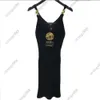 23ss Plus Vestidos Sexy con cuello en V Hebilla de metal Suspender Bolso de punto Vestido de nalga Mujer Slim Verano Nuevo Sin mangas Medusa Vestidos Tamaño SMLXL