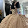 Champagne quinceanera klänning bollklänning älskling pärlor spetsar applikationer 3d blommor bow sweet 16 vestidos de 15 quinceanera