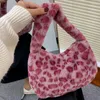 Bolsas de cintura Mujeres Vaca Impresión Mini Hombro Felpa Shopper Monederos Bolso Femenino Invierno Axila Fluffy Tote