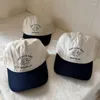 Cappellini da baseball 22ss Lettera vintage Logo Bianco Blu Contrasto Cappello Moda Semplice Berretto da baseball da esterno Coppia Casual Sole