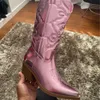 Laarzen GOGD Cowboy Roze Cowgirl Voor Vrouwen 2022 Mode Zip Geborduurde Puntige Neus Dikke Hak Midden Kuit Westerse Glanzend Schoenen 230919