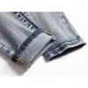 Herren-Jeans, zerrissene Stickerei, gewaschen, ausgefranst, blaue Denim-Hosen, elastischer Druck, gefärbt, kleine Füße, Bleistifthose im Punk-Stil