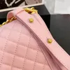 Crossbody väska mini designer väska damer axel väska kvinnor handväska märken rosa handväskor med guldkedja läder lyxväska märken lyxväska mode cross body väska