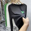 レディースブラウスシャツ女性用Tシャツ女性用Tシャツ冬のファッションパッチプレーンロングスリーブルーズオールマッチレディースベーシックトップティーグリーンホワイトシンプルカジュアルL230919