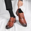 Geklede schoenen Luxe hoge kwaliteit herenschoenen Mode vrijetijdsschoenen Mannelijke puntige Oxford bruiloft lederen kledingschoenen Heren herenkantoorschoenen 230918