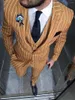Męskie garnitury 2023 Męskie wełniane prążkowane 3 -częściowe białe tweed vintage w paski klapa dwa buttontuxedos Slim