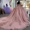 Rosa glänsande bollklänning quinceanera klänning tyllpärlor applikationer spetsar blommor från axeln söt 15 16 födelsedagsfest formell