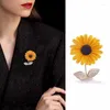 Brooches Arrival Daisy Pearl For Women Rhinestone Flower Enamel Lapel Pins Sweater Coat Corsage Jewelry Accessories