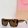 Diseñador Gafas de sol Tonos al aire libre Moda Clásico Damas de lujo Gafas de sol Espejos Playa Sol Letra Imprimir Hombres Mujer 6 Color Opcional 07YS