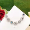 Pulsera de diseño Pulseras de diseño de lujo para mujer Pulsera de flores con letras de plata Tendencia de la moda Pulsera fresca Hombres Joyería clásica Regalo de aniversario Bonito