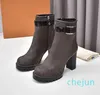 Luxury Designer Platform Boots Casual Style Street Plain Leather Block Heels Woman Trim Zipper Rubber Sole Desert Martin Winter Sneakers