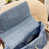 Chanei 25cm Классическая джамбо -дизайнерская сумка Women Deep Blue Denim Cowboy Tote Сумки серебряная металлическая ручка аппаратная многоцветная цепь Diamond Qui