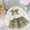 Kleidungssets College-Stil Baby Mädchen Kleidungssets Herbst Kinder Bogen Mäntel Plaid Rock Kinder Trainingsanzug Säuglings Outfits Prinzessin Kleidung 230918