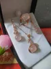 Pendentif Colliers Usine En Gros Gao Bing925Silver Incrusté Rose Calcédoine Paix Boucle Costume Rose Agate Bague Boucles D'oreilles CollierPendentif