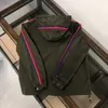 La versione corretta della nuova tendenza primaverile e autunnale da uomo di Mon Meng, abbigliamento sportivo, giacca casual con cappuccio, stile impermeabile