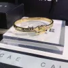 Bracciale rigido placcato oro 18 carati Bracciale di design per ragazza di lusso Love Diamond Circle Bracciale Classico marchio di gioielli Coppia regalo Moda Accessori per la famiglia