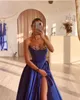 Royal Blue Sexy A Line Prom Dresses For Women Sweetheart Pärless Backless High Side Split Sweep Train Formell OCN Evening Birthday Page Pageant Gowns Mal