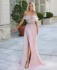 Robes de soirée rose sirène soirée sans manches bateau plume paillettes brillantes perles appliques 3D dentelle côté fente bal sur mesure