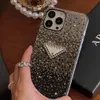 BLING GLITTER Telefonfodral för iPhone 15 Pro Max Case Fashion Designer Rhinestone Diamond Back Cover 13 14 Pro Max 14 12 11 13Promax Protector Shell Triangle P