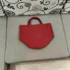 Sac de shopping rouge de grande capacité à la mode, sacs de rangement en toile portables à une épaule, articles populaires pour les femmes, cadeaux VIP préférés en Europe et en Amérique