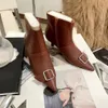 2023 outono/inverno novo apontou salto curto botas de design de moda fivela de cinto de couro splice alta classe estilo celebridade