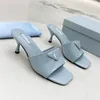 Kvinna designer borstat läderhälssandal mid-heel toffelblock klackade glidmule lady klänning hus flip flops strand skjutreglage