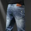Дизайнерские мужские джинсы Дизайнерские высококачественные мужские джинсы с цифровым принтом новой линии эластичные облегающие джинсовые брюки UX1N VKU1