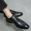 Dress Shoes Men Business Skórzanie dla męskich wygodne spiczaste buty społeczne męskie sportowe obuwie Oxford