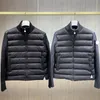 23SS Designer Hommes Down Parkas Badge de broderie Femme Panneau tricoté Stand Up Cou Puffer Veste Couple Léger Chaud Manteaux d'hiver Top