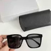 Nouveau créateur de luxe Fashion Sunglasses Frames Men Hommes Design Mens Sunlgass pour les femmes Transparent Lens Clear Protection Cadre à la mode