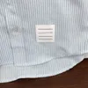 デザイナーベビーシャツチェストポケットデコレーションキッズラペルトップサイズ100-160 cmファッションストライプ印刷チャイルドブラウスSep15