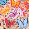 Sandales papillon colorées en PVC, 100 pièces, insecte Animal, breloques de chaussures adaptées aux bracelets, accessoires d'ornement, vente en gros