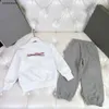 Tute moda bambino autunno set Taglia 100-150 CM 2 pezzi Maglione girocollo stampato con logo a righe ondulate e pantaloni sportivi Sep15