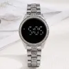 Armbandsur mode touch kvinnor tittar på lyxiga rostfritt stål sportklocka kvinnlig klocka som kör utomhus elektronisk digital