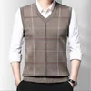 Männer Westen Plaid Mode Weste Männer V-ausschnitt Gestrickte Dünne Herbst Pullover Ärmellose Herren Winter Marke Und