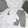 Tute moda bambino autunno set Taglia 100-150 CM 2 pezzi Maglione girocollo stampato con logo a righe ondulate e pantaloni sportivi Sep15