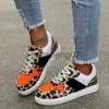 Klänningskor kvinnors mode vulkanisera skor våren ny leopard fast färg casual skor kvinnor andas lägenheter snörning sneakers storlek 35-43 x0920