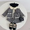 Kläduppsättningar Girl Set 2023 Spring Baby Tweed Plaid Girl's Two Piece Suft Jacket Short Pants Sweet