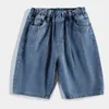 Jeans Pantaloni estivi da ragazzo in denim Versione coreana dei pantaloncini sottili a cinque punti larghi in stile occidentale per bambini grandi 230920