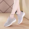 Elbise Ayakkabı Yeni Moda Platformu Kadınlar İçin Spor Ayakkabıları 2022 Günlük Rahat Nefes Alabilir Örgü Sporlar Bayanlar Açık Mekan Koşu Ayakkabıları 40 X0920
