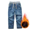 Dżinsy dzieci zimowe spodni i aksamitne dzieci zagęszczają ciepłe dżinsowe spodnie dla chłopców 314 lat noszenia tx278 230920