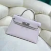 A Kaily Luxury Bag Cordio's nouveau mini fil ciré cousu à la main de deuxième génération d'une seule épaule diagonale croisée portant un sac carré en cuir IOOX